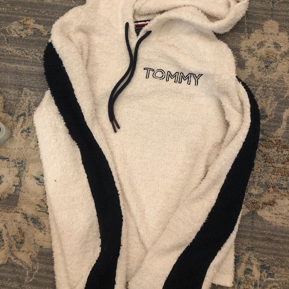 Tommy Hilfiger Fuzzy Cropped Hoodie